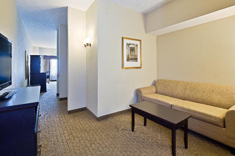 Holiday Inn Express Hotel & Suites Ottawa Airport By Ihg Exteriér fotografie