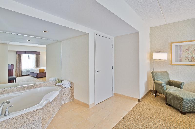 Holiday Inn Express Hotel & Suites Ottawa Airport By Ihg Exteriér fotografie