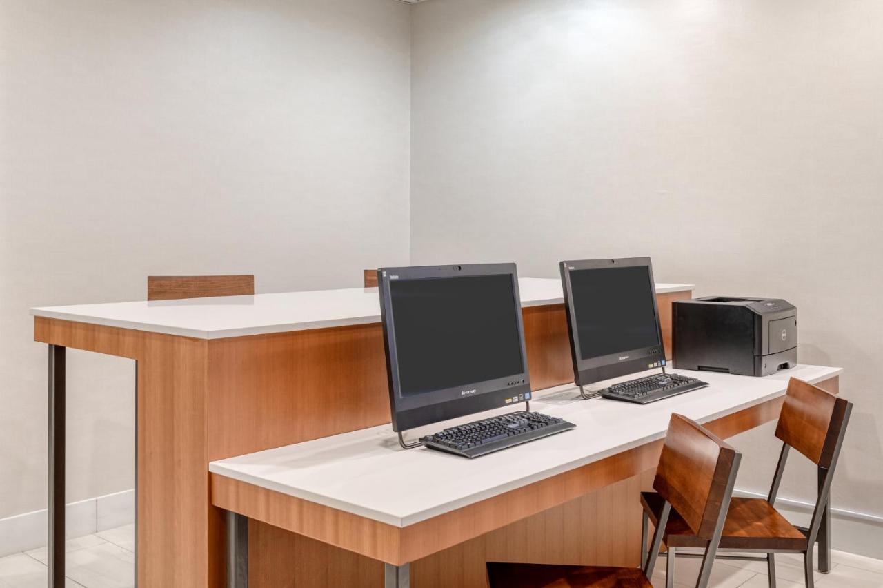 Holiday Inn Express Hotel & Suites Ottawa Airport By Ihg Exteriér fotografie